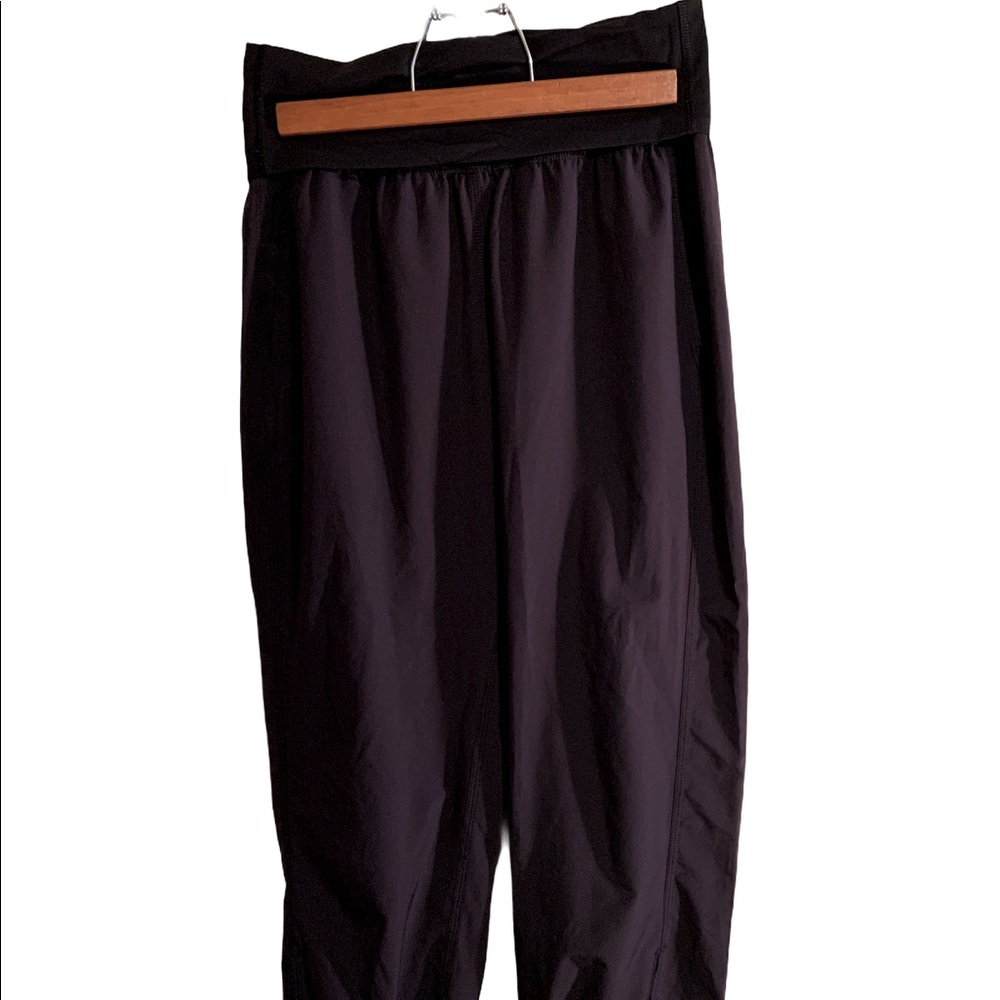 Lululemon parachute pants in black